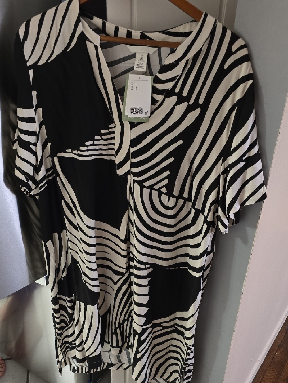 Black & White Graphic Print Women's Tunic Dress